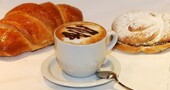 Café y un bollo, un mal desayuno Café y un bollo, un mal desayuno