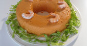 Pastel de salmón y langostinos, perfecto para ocasiones especiales Pastel de salmón y langostinos, perfecto para ocasiones especiales